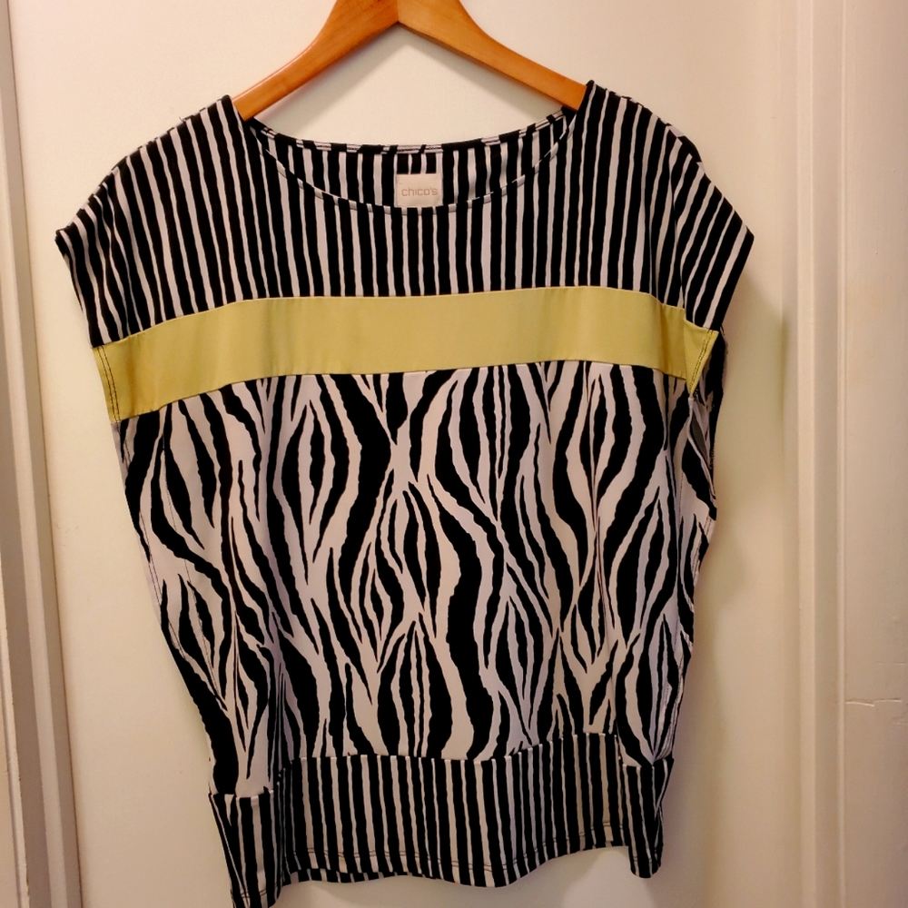 Chico's short sleeve shirt. Great condition!